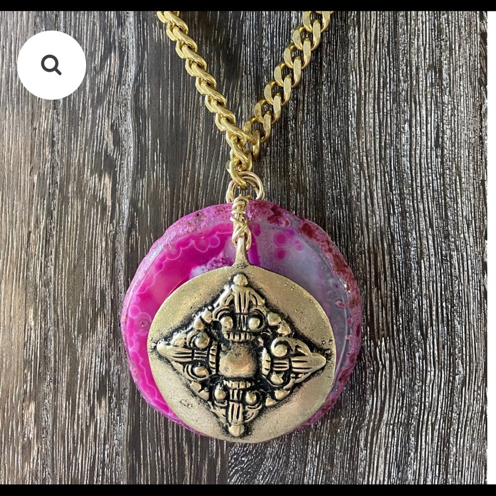 Agate Medallion Necklace
$57.00